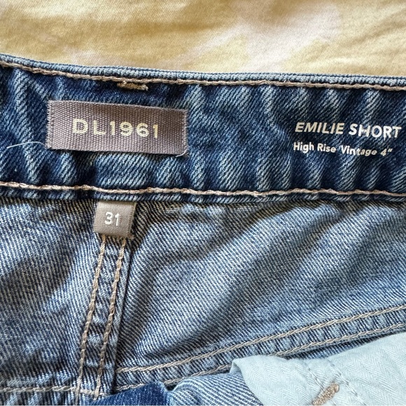 DL1961 Emilie High Rise Vintage Denim Jean Shorts Size 31 - Picture 8 of 10